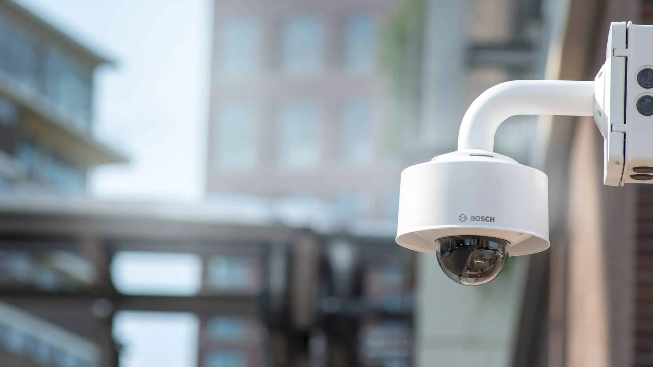 beveiligingscamera aan gemeentelijk gebouw