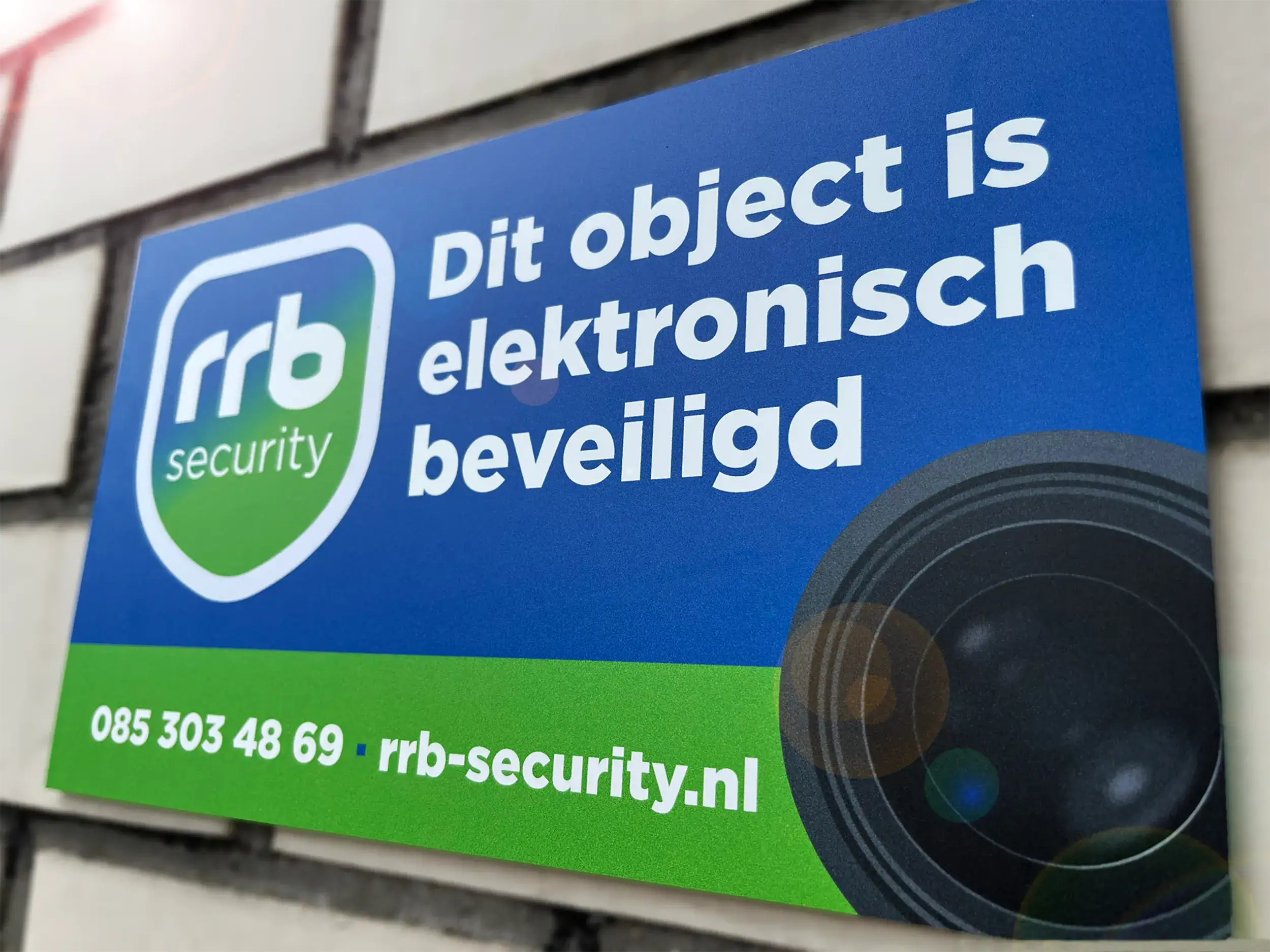 RRB Security-servicebus bij het kantoor in Barendrecht
